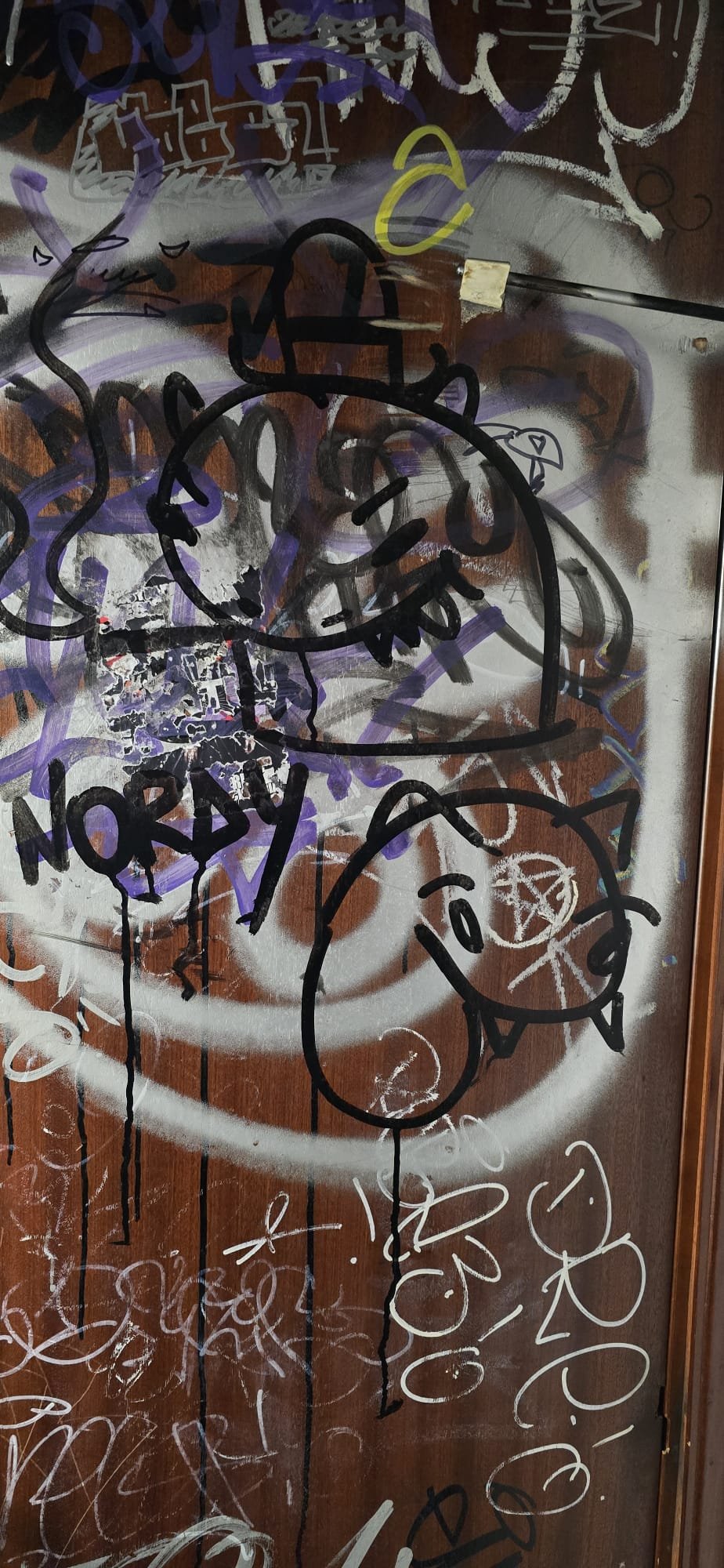 Noráis fumeta y satánico